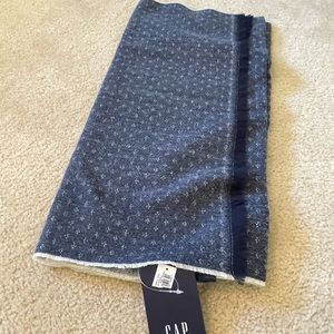 New with tags. GAP Recycle Cozy Scarf.